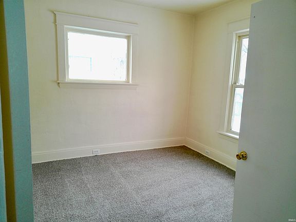 4th image of 1113 E Donald St