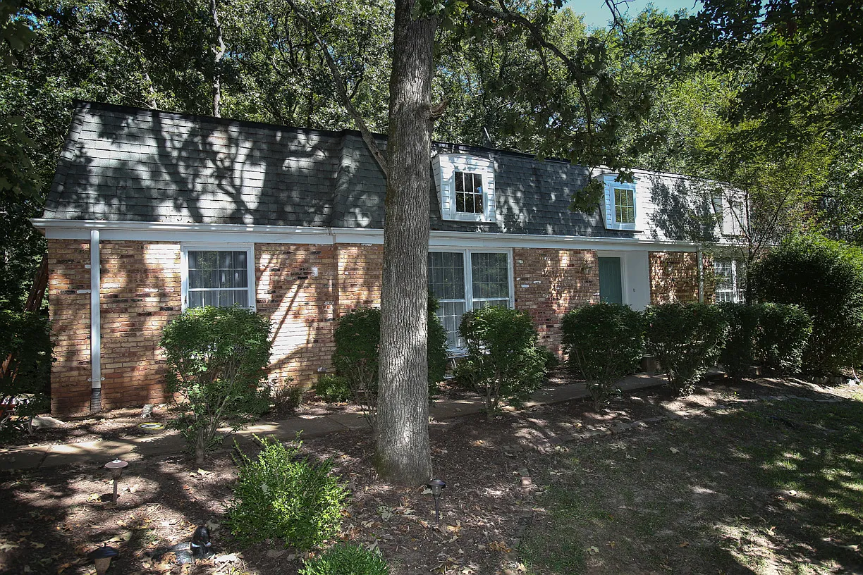1370 Forest Ave photo 1
