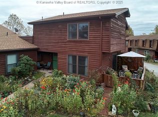 201 Powder Horn Rd, Charleston, WV 25314