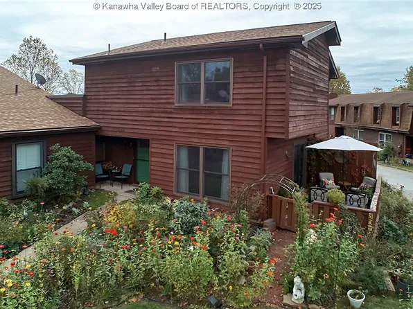 201 Powder Horn Rd, Charleston, WV 25314