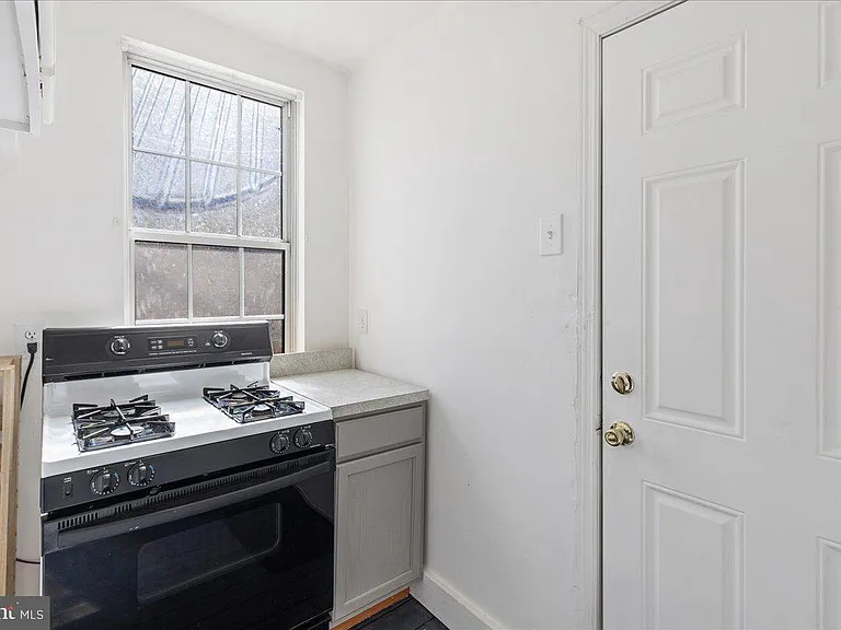 231 S Broadway — Photo 7