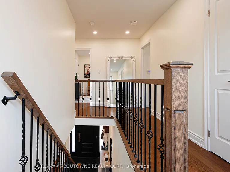 3301 Nadine Cres — Photo 31