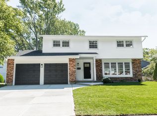 1003 E Greenwood Dr, Mount Prospect, IL 60056