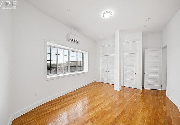 4th image of 90-2 Queens Blvd #3