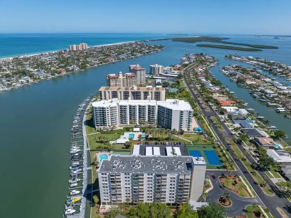 660 Island Way APT 301, Clearwater, FL 33767