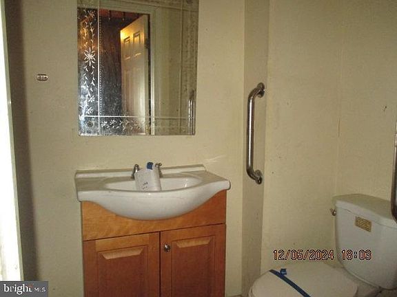 3rd image of 2011 S Hutchinson St