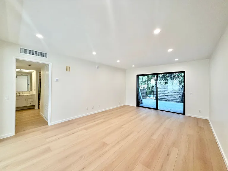 1407 N Sunrise Way #18 — Photo 3