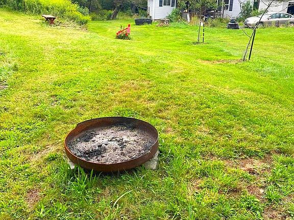 2nd image of 2194 Creek Rd