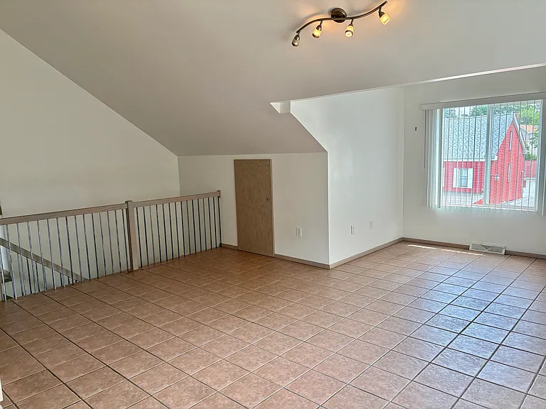 225 Tasso St — Photo 4