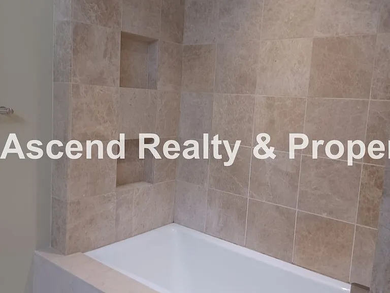 830 SW Broadway Dr #8 — Photo 15