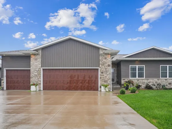1528 Faithway Dr, Cedar Falls, IA 50613