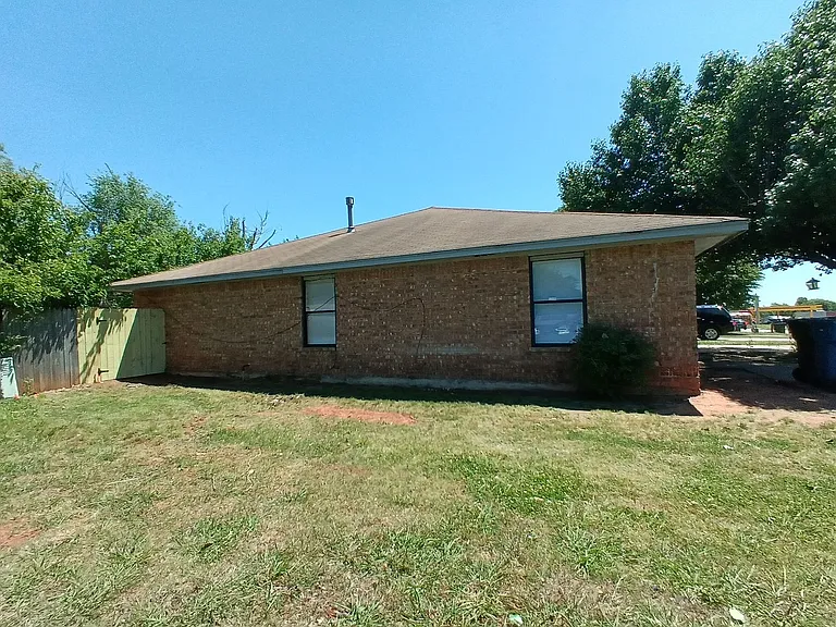 1020 N Spencer Rd — Photo 16