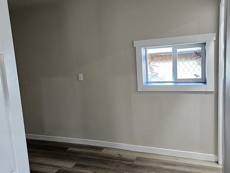429 Wells Ave N #B — Photo 15