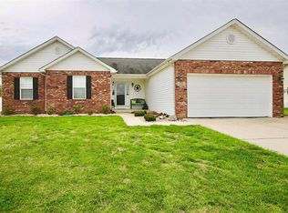 777 Fieldview Dr, Smithton, IL 62285