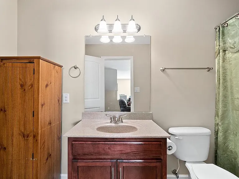 2231 Fairfax Dr — Photo 13
