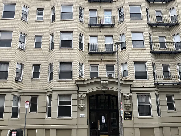 65 Burbank St #18 — Photo 7