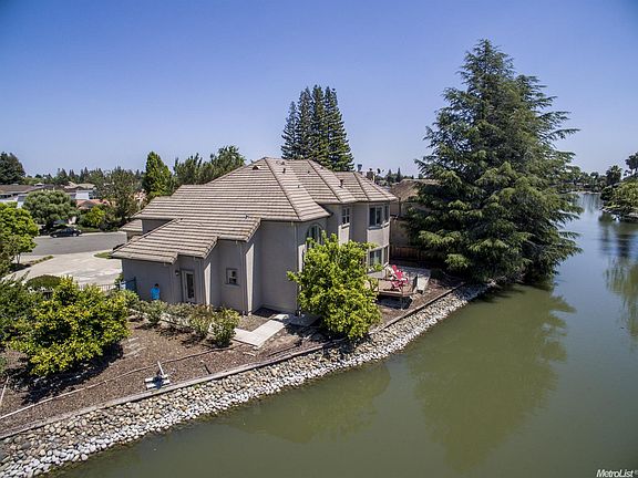 3rd image of 18 Lookout Ct
