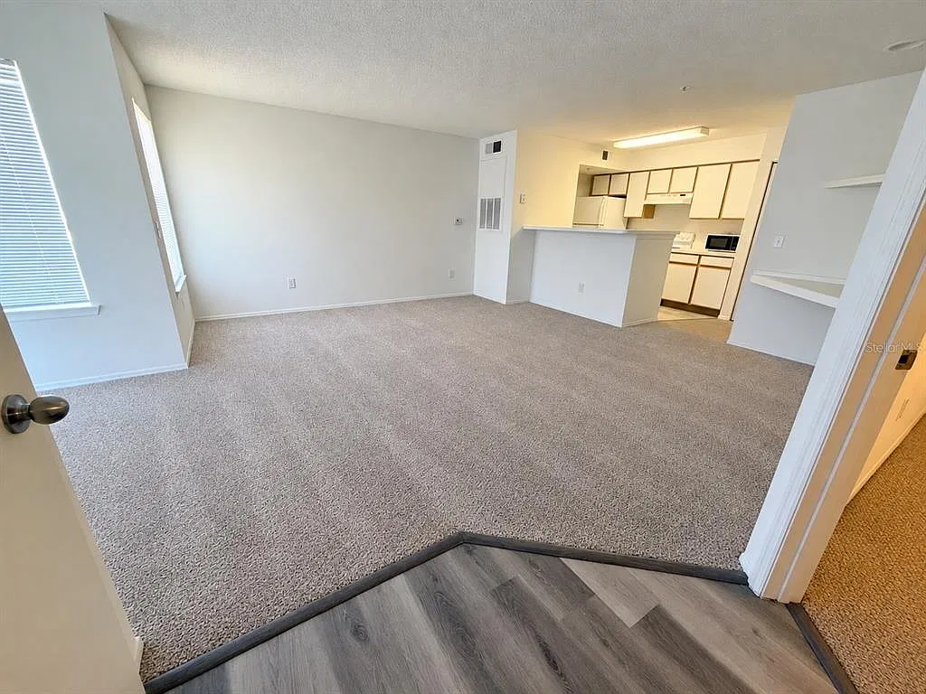 1 bed, 1.0 bath, 762 sqft, $1,295 — Photo 2