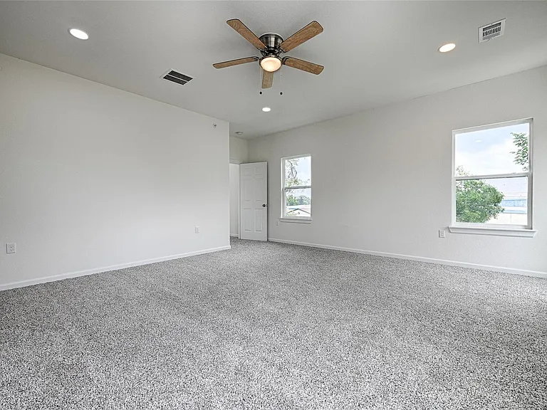 230 Heritage Ct — Photo 9