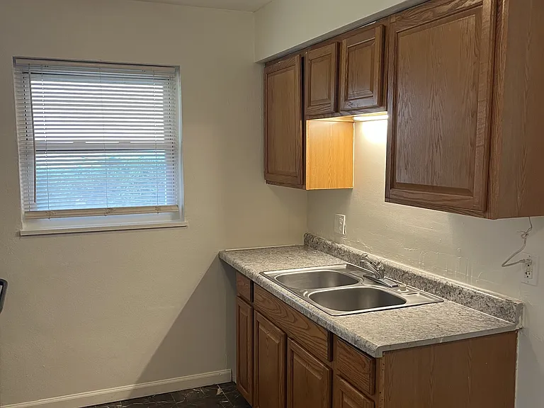 57 Pointview Ave #C — Photo 5