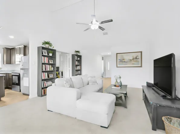 9949 Voyager Ln, Fort Worth, TX 76131