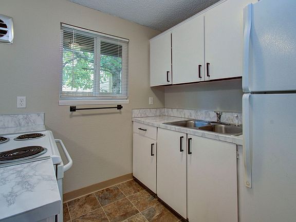 4th image of 701-703 E 29th St