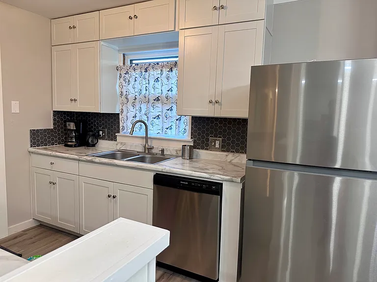 2437 S Kings Ave — Photo 13