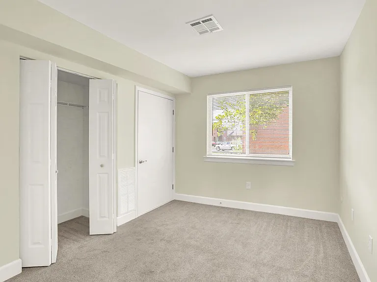 Twin Lakes Apartments — Photo 38