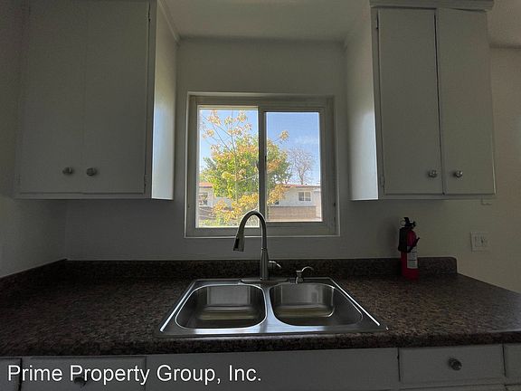 4th image of 1621 1/2 W St APT 3