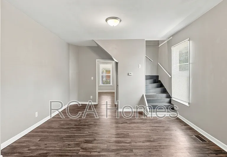 1013 E Legrande Ave #1013 — Photo 1
