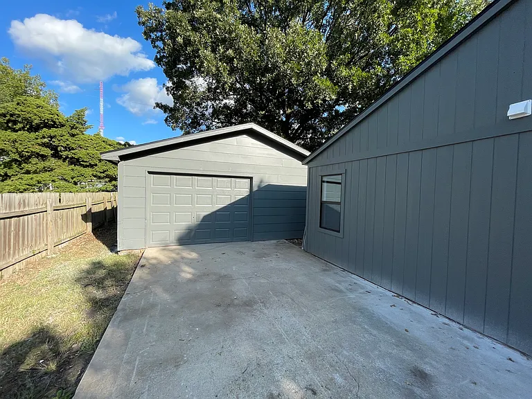 1522 Wedgewood Dr — Photo 2