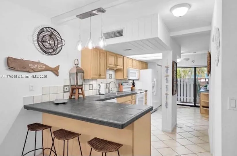 2 bed, 2.0 bath, $4,500 — Photo 4