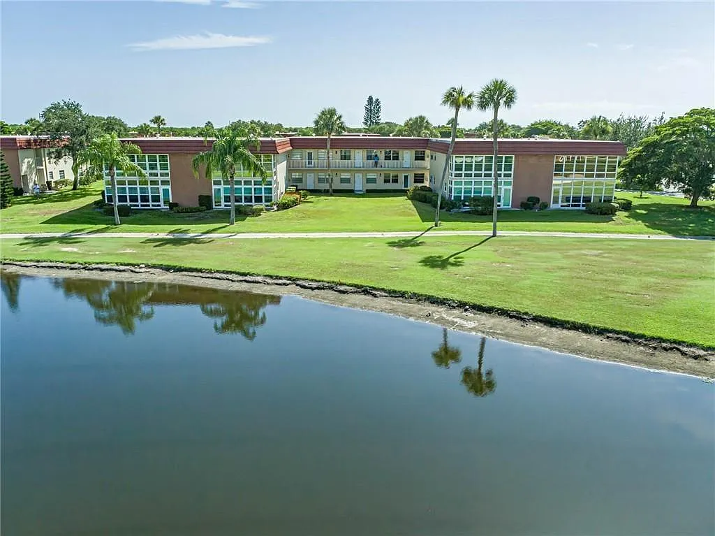 1 bed, 1.5 bath, 750 sqft, $1,500 — Photo 1