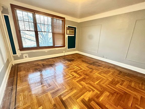 5th image of 2561 47th St #2
