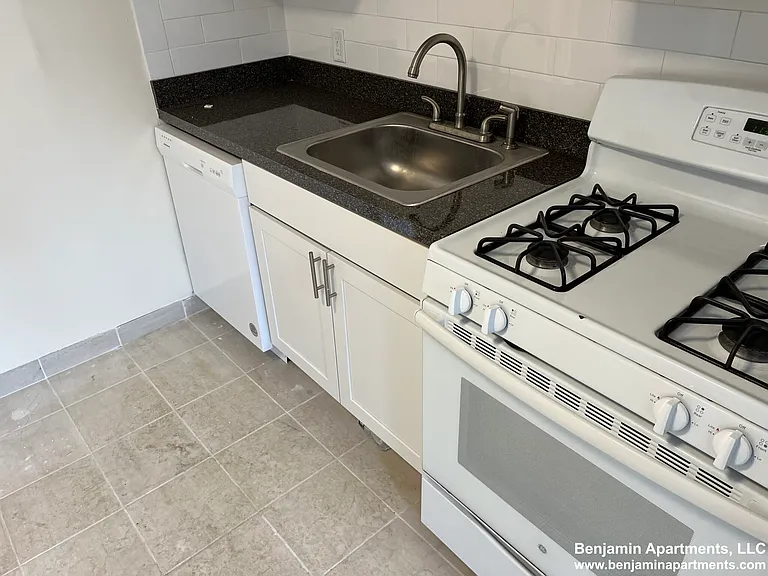 6 Barrows St #13 — Photo 4