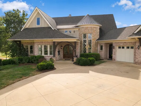 8617 Shortleaf Ct, College Grove, TN 37046