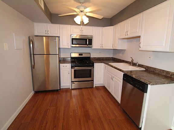 3rd image of 601 Limerick Ln APT 1C