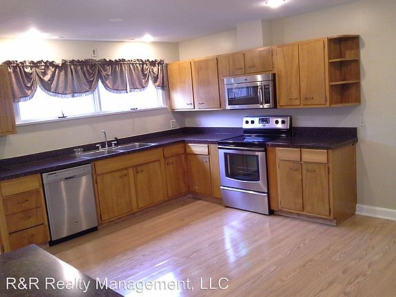 3rd image of 338 Church St #2