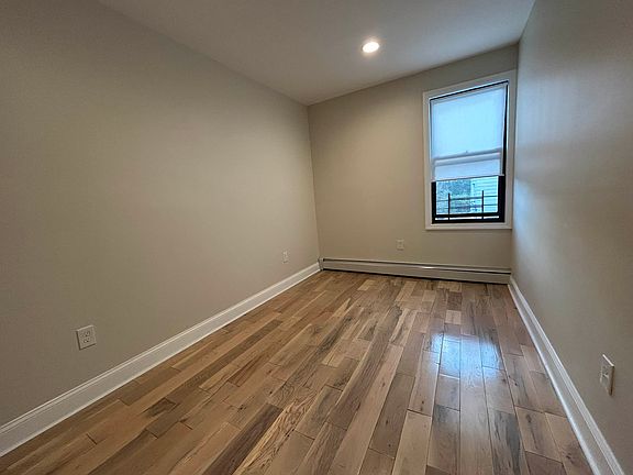 5th image of 3301 Barker Ave APT 2