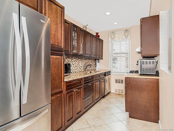 2nd image of 1475 Thieriot Ave APT 4G