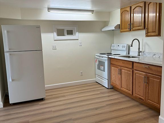2nd image of 826 Grafton Ave
