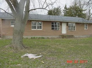 2553 Elevator St, Clinton, IL 61727