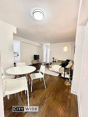2nd image of 157 E 57th St APT 5a