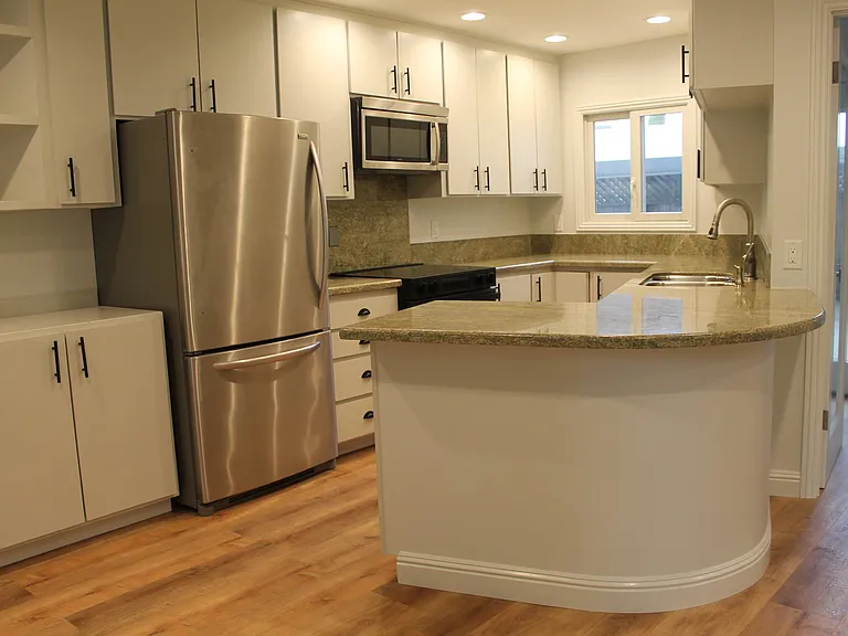 202 E Strawberry Dr — Photo 13