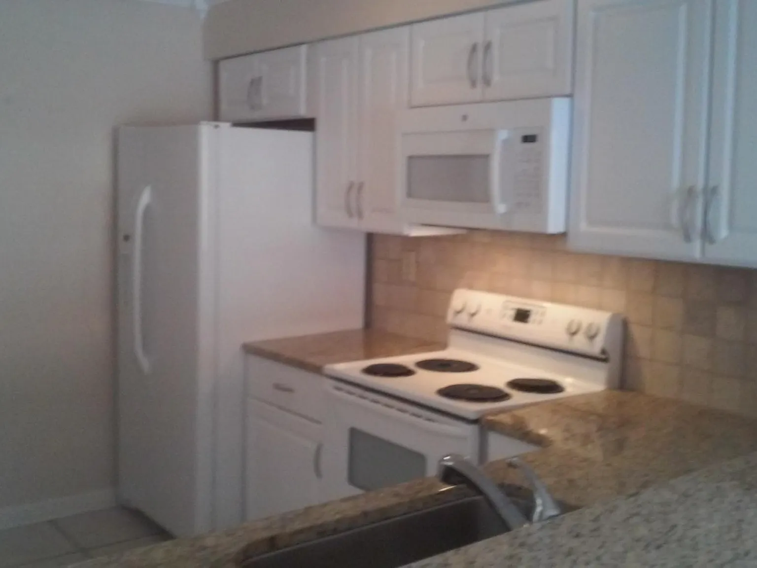 3 bed, 1000 sqft, $700 — Photo 3