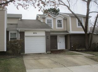 852 Colony Lake Dr, Schaumburg, IL 60194