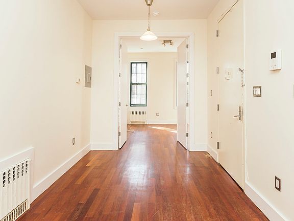 2nd image of 182 Jefferson St #2C