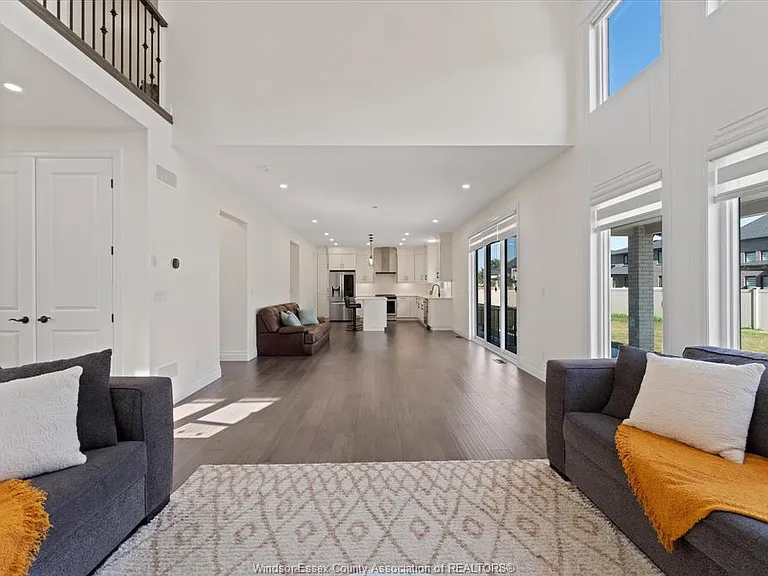 601 Holburn St — Photo 9
