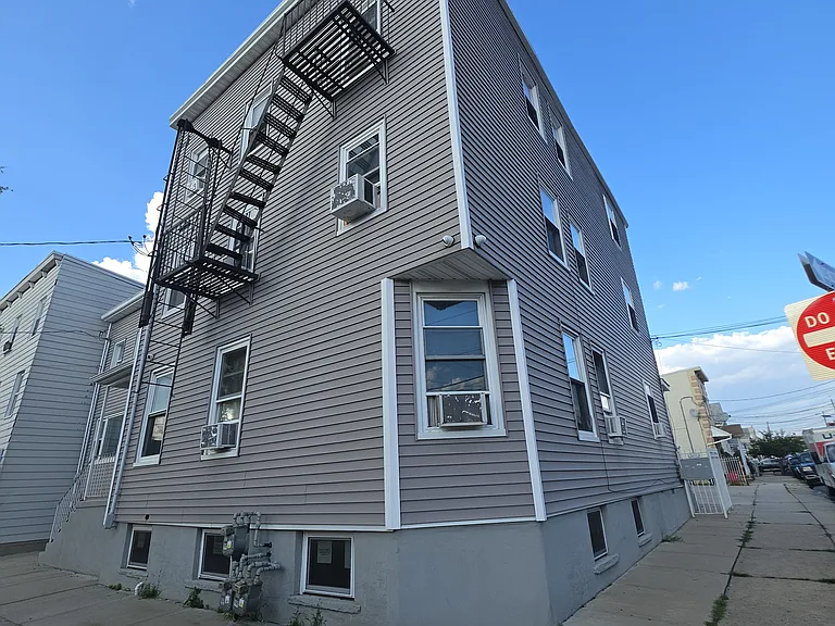 601 4th Ave #2 — Photo 1