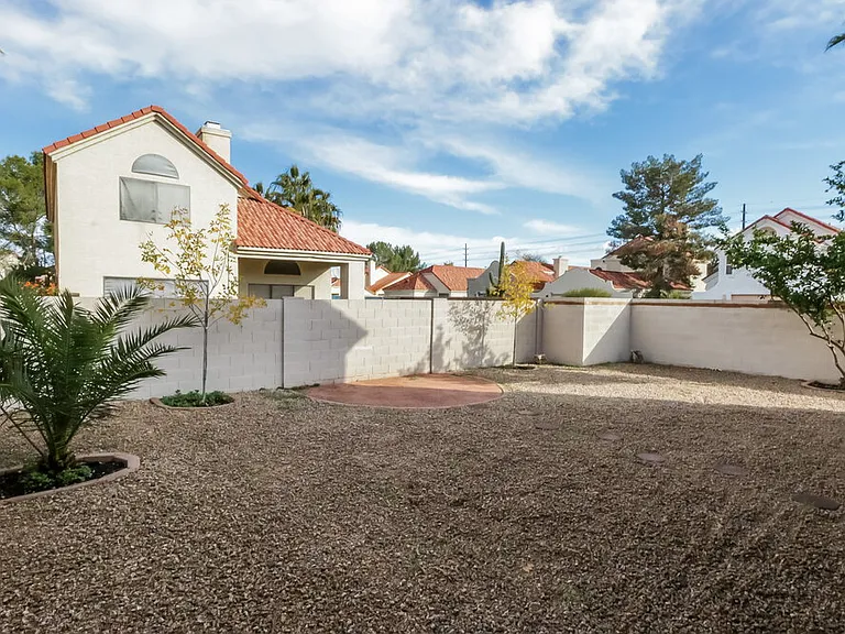 1534 E Campbell Ave — Photo 17